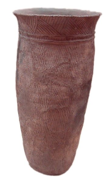 Plik:366px-Middle Jomon Period rope pottery 5000-4000BC.jpg